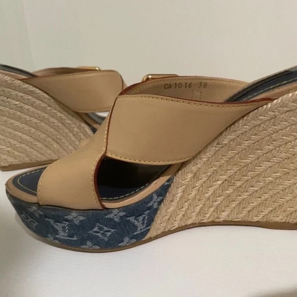 LV . Monogram Denim and Leather Espadrilles . 38 - Picture 10 of 15